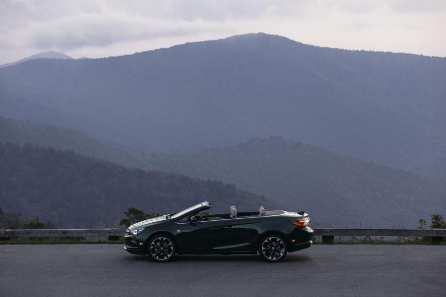  Buick Cascada Dark Effects Package 2016 года  (фото 6 из 11)